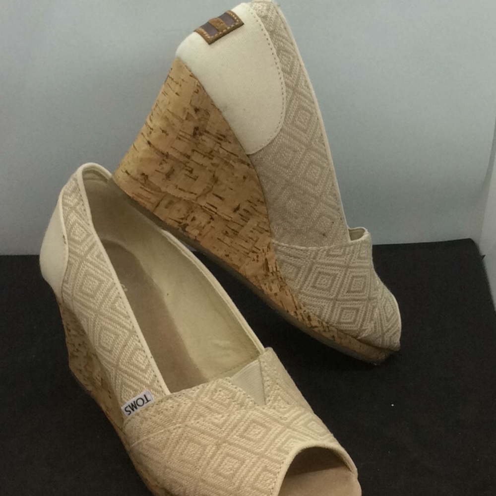Toms